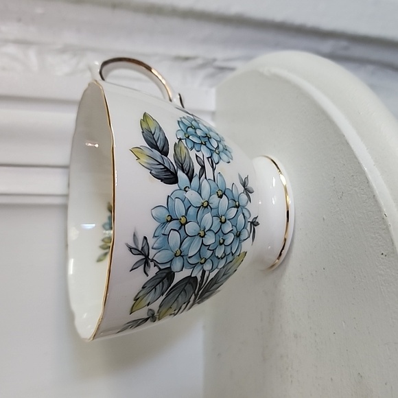 Colclough Vintage Tea Cup & Saucer Bone China England Blue Flower Gold - Picture 3 of 9